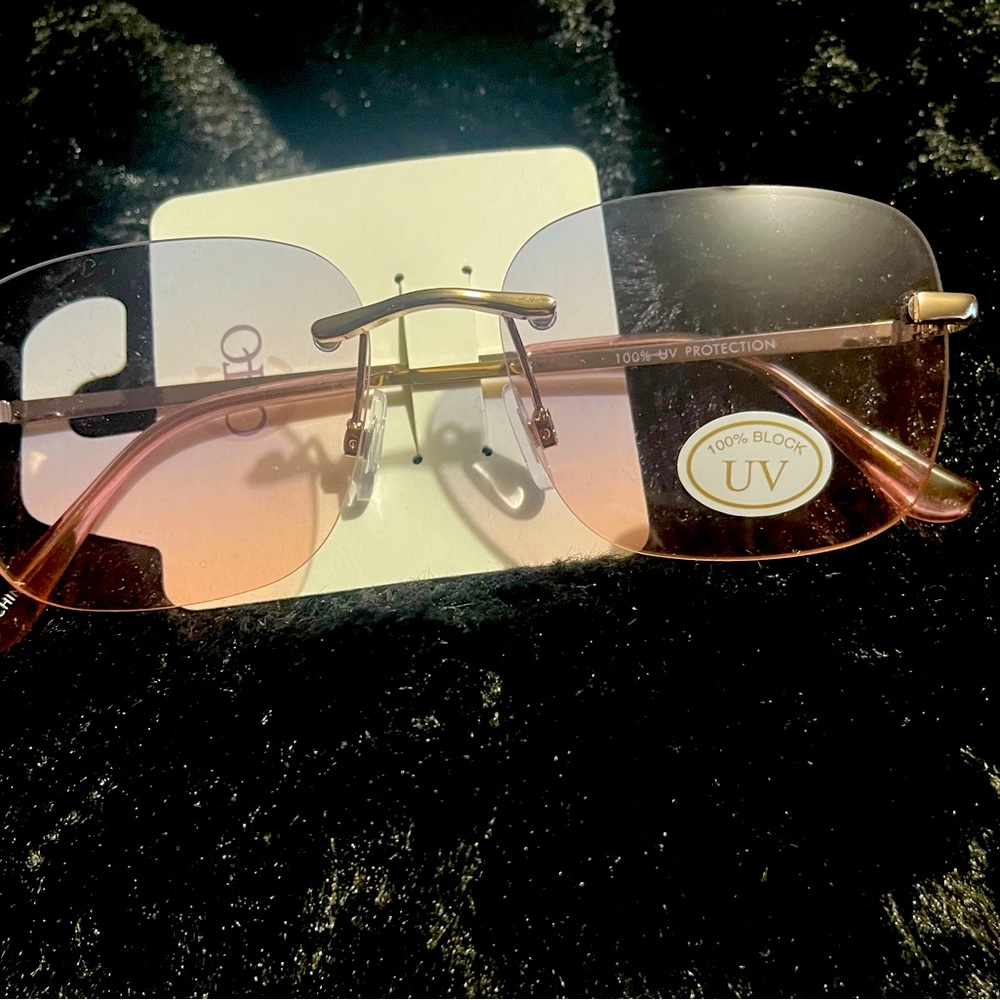 Sunglasses super cute !